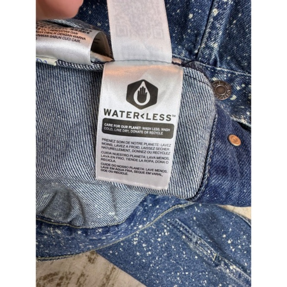 Levi's Trucker Denim Jacket Women's Large Boxy Cropped NWT Speckled‎ Splattered - Picture 10 of 11